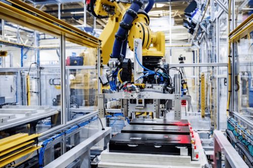 ultium奥特能超级工厂竣工投产,lyriq搭载电池模组将由此诞生